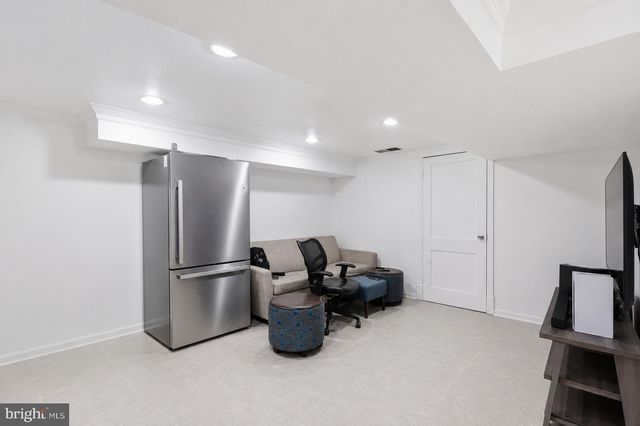 332 N LEE ST, Woodstock, VA 22664