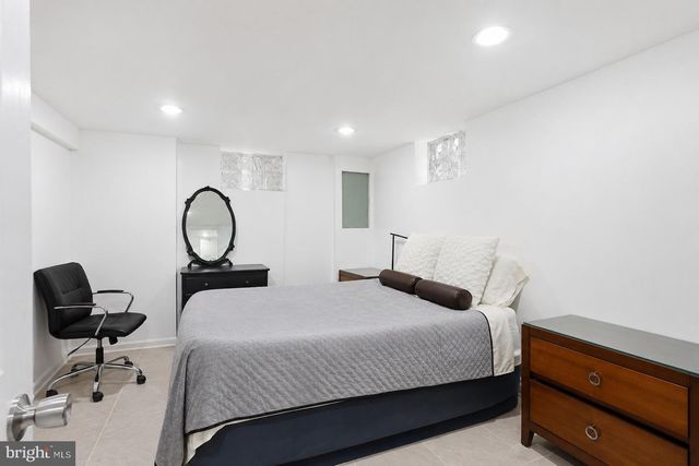 332 N LEE ST, Woodstock, VA 22664