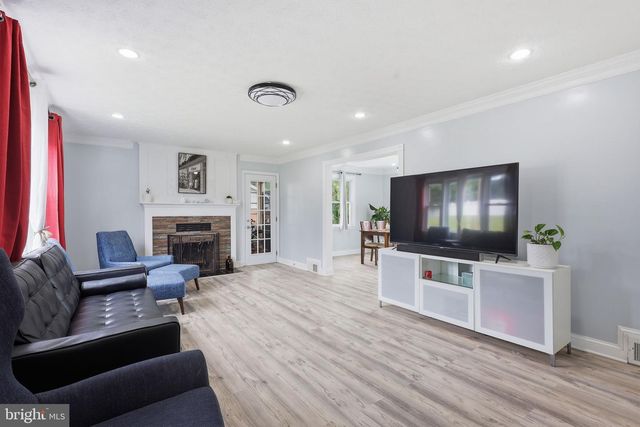 332 N LEE ST, Woodstock, VA 22664