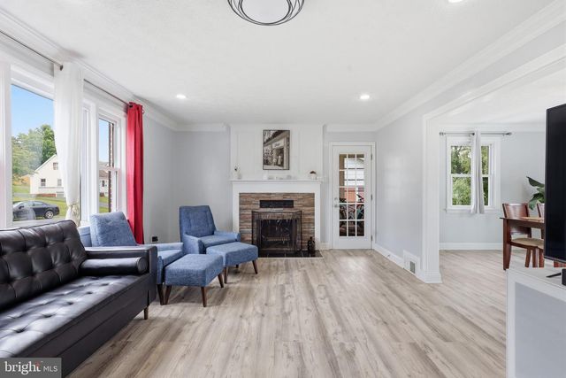 332 N LEE ST, Woodstock, VA 22664