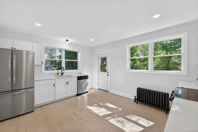 10 Robbins Court, Norwich, CT 06360
