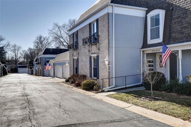 8706 Walmer Street, Overland Park, KS 66212