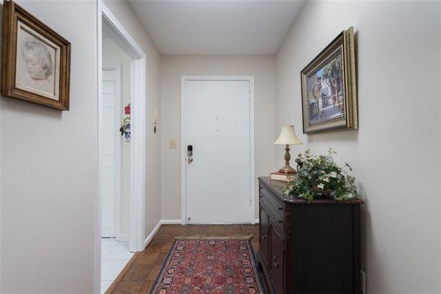 8706 Walmer Street, Overland Park, KS 66212