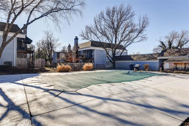 8706 Walmer Street, Overland Park, KS 66212