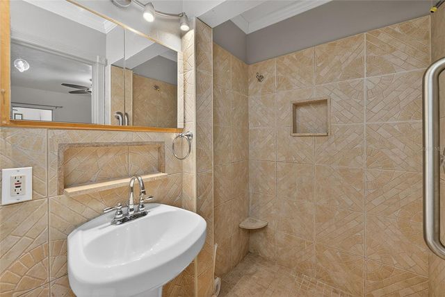 3946 OMEGA CIRCLE, Sarasota, FL 34235