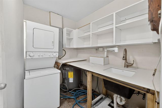 3946 OMEGA CIRCLE, Sarasota, FL 34235