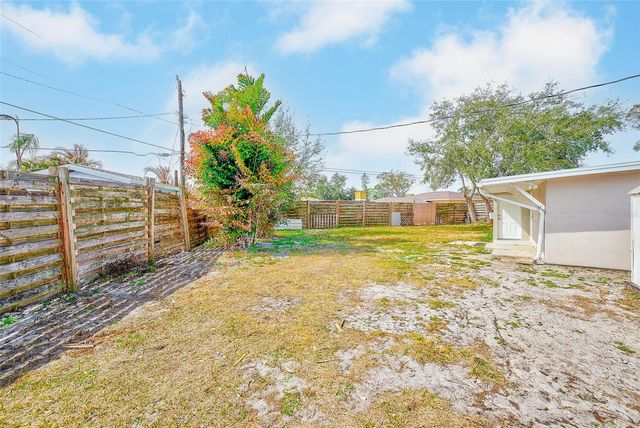 3946 OMEGA CIRCLE, Sarasota, FL 34235