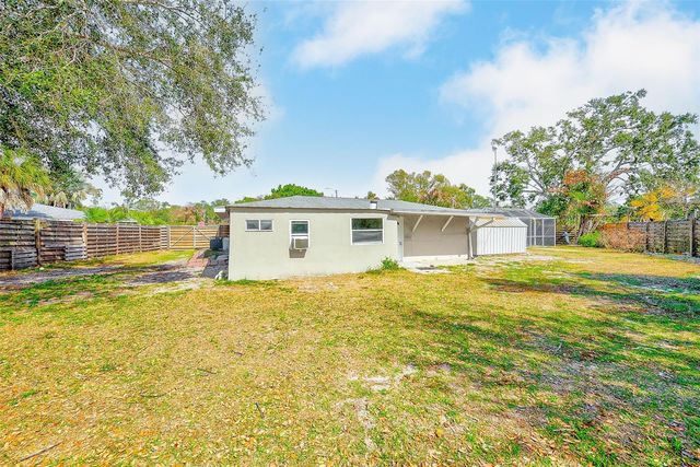 3946 OMEGA CIRCLE, Sarasota, FL 34235
