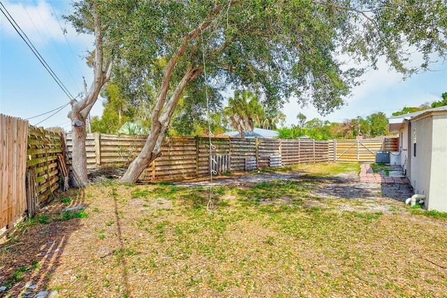 3946 OMEGA CIRCLE, Sarasota, FL 34235