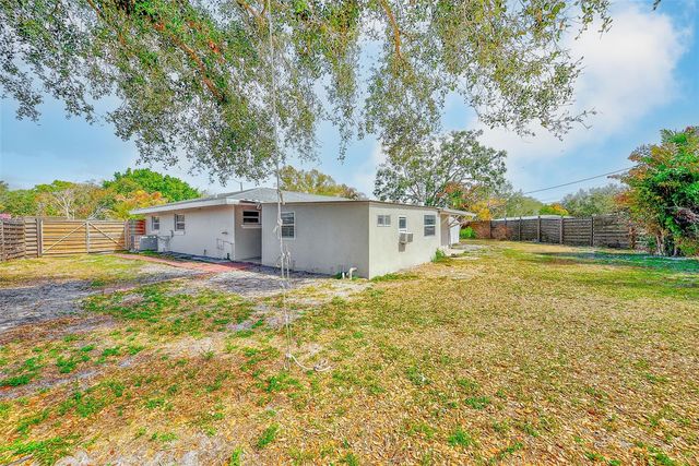 3946 OMEGA CIRCLE, Sarasota, FL 34235