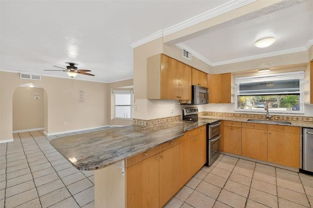 3946 OMEGA CIRCLE, Sarasota, FL 34235