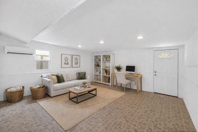 3946 OMEGA CIRCLE, Sarasota, FL 34235