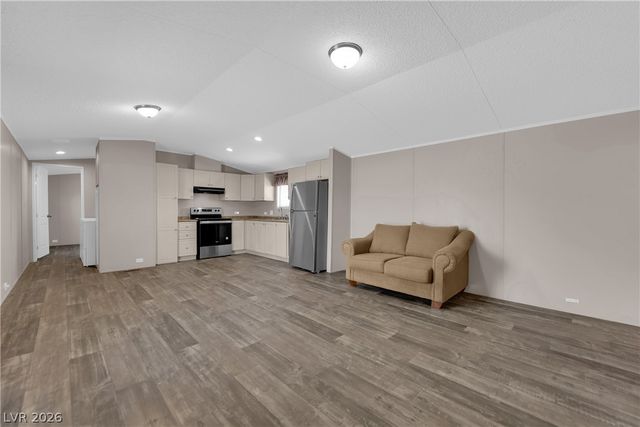 5240 Los Pinos Street, Las Vegas, NV 89122
