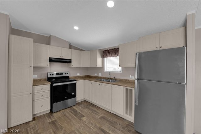 5240 Los Pinos Street, Las Vegas, NV 89122