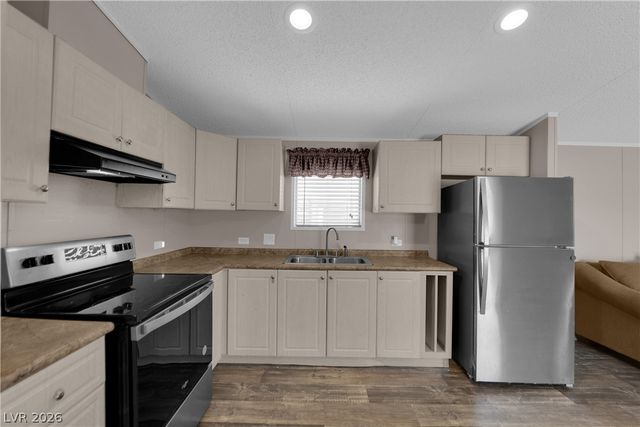 5240 Los Pinos Street, Las Vegas, NV 89122