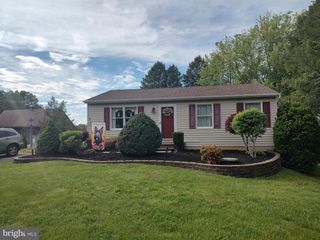 17 HIGHVIEW DRIVE, Hanover, PA 17331