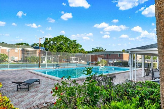 8345 13TH STREET N B, St Petersburg, FL 33702