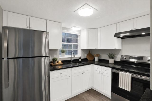 8345 13TH STREET N B, St Petersburg, FL 33702
