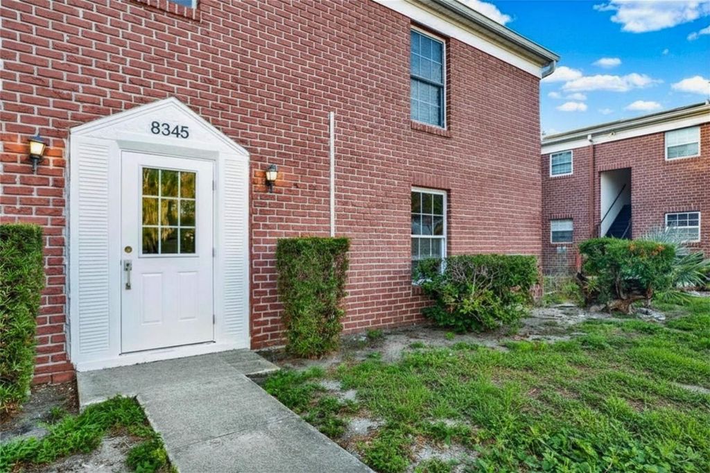8345 13TH STREET N B, St Petersburg, FL 33702