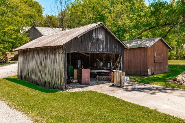 1506 Rock Springs Rd, Bethpage, TN 37022