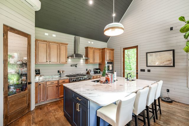 1506 Rock Springs Rd, Bethpage, TN 37022