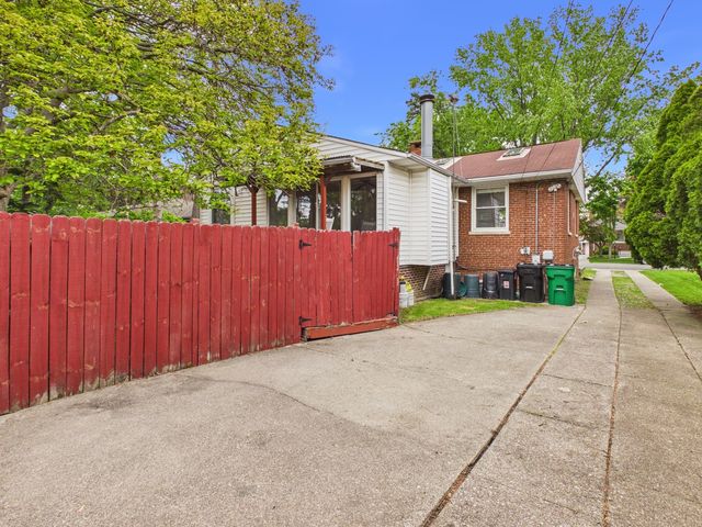 2308 Stratford Avenue, Westchester, IL 60154