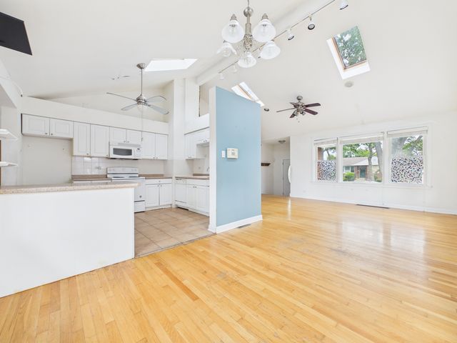 2308 Stratford Avenue, Westchester, IL 60154