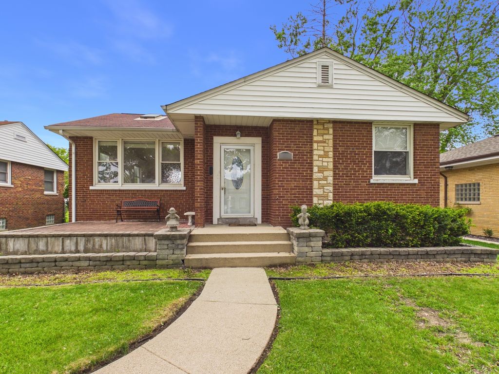2308 Stratford Avenue, Westchester, IL 60154