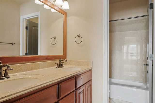810 S Tallchief Avenue, Skiatook, OK 74070