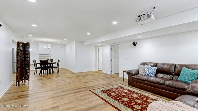 15938 Long Meadow Way, Louisville, KY 40245