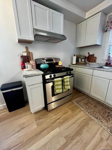 15854 Englewood Avenue, Allen Park, MI 48101