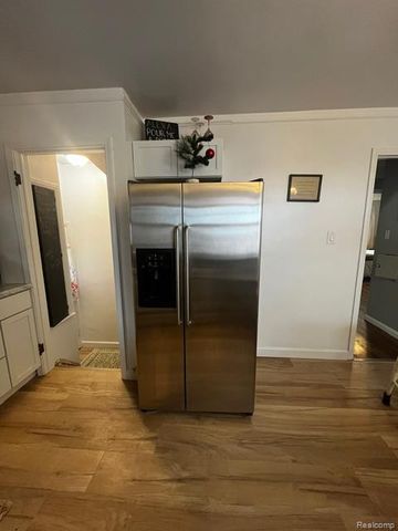 15854 Englewood Avenue, Allen Park, MI 48101