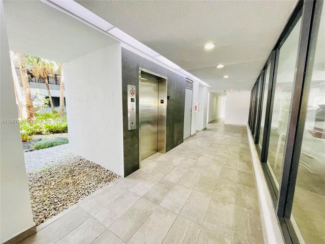 8390 W Flagler St 106, Miami, FL 33144