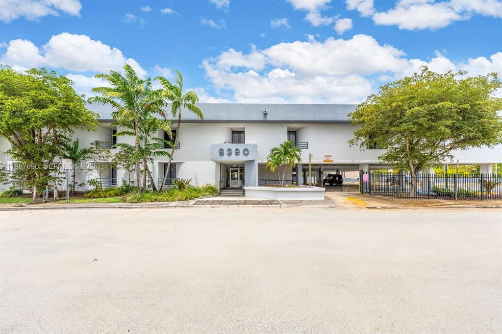 8390 W Flagler St 106, Miami, FL 33144