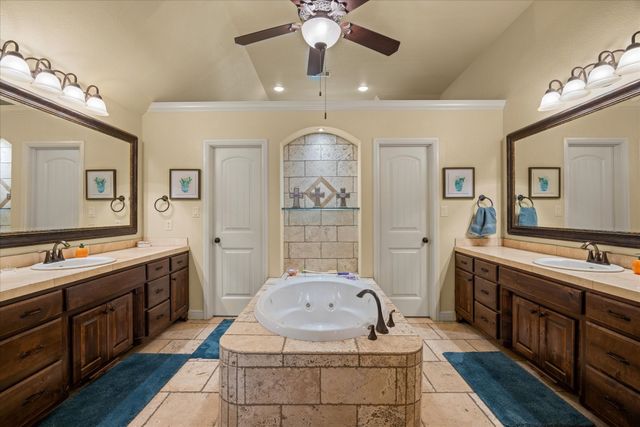 1400 Bentwater Parkway, Granbury, TX 76049