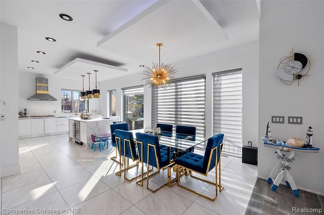 211 N Washington Avenue, Royal Oak, MI 48067