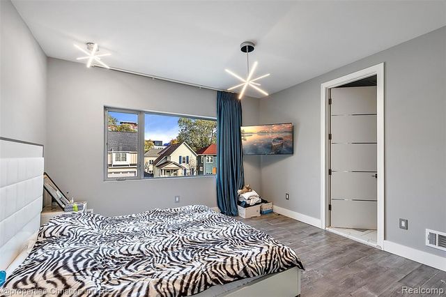 211 N Washington Avenue, Royal Oak, MI 48067