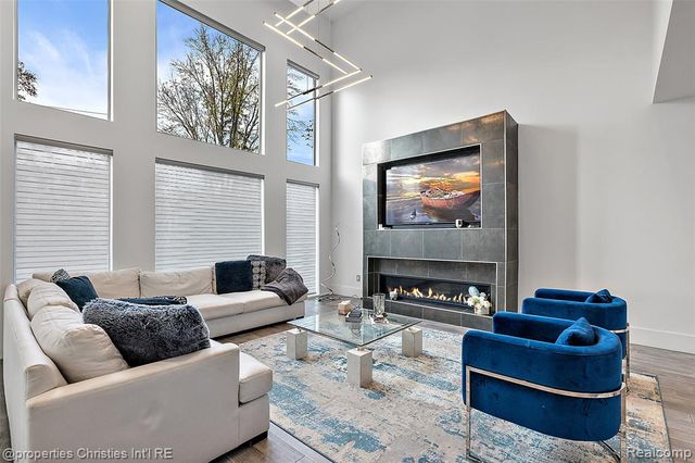 211 N Washington Avenue, Royal Oak, MI 48067