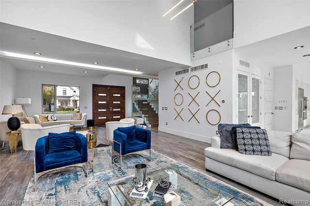 211 N Washington Avenue, Royal Oak, MI 48067