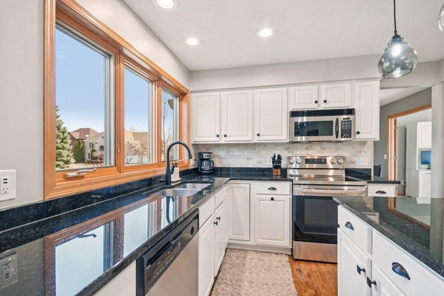 13714 Ashcroft Bay, Savage, MN 55378