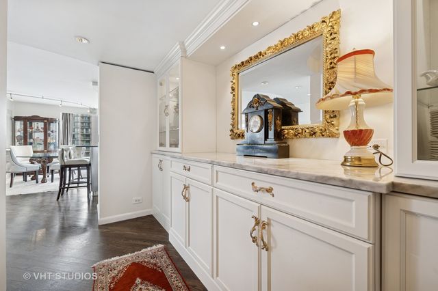 1122 N CLARK Street 3301-10, Chicago, IL 60610
