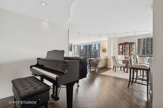 1122 N CLARK Street 3301-10, Chicago, IL 60610