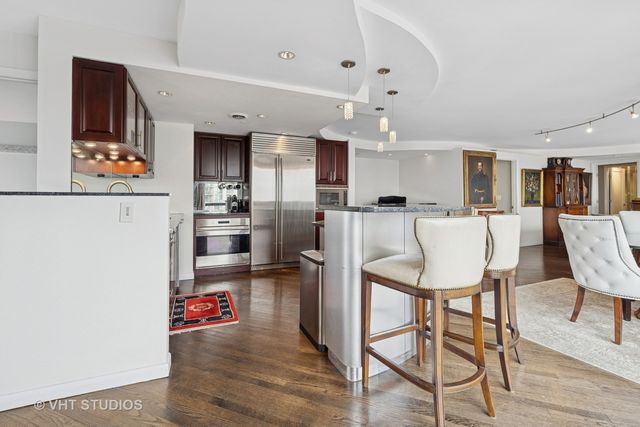 1122 N CLARK Street 3301-10, Chicago, IL 60610