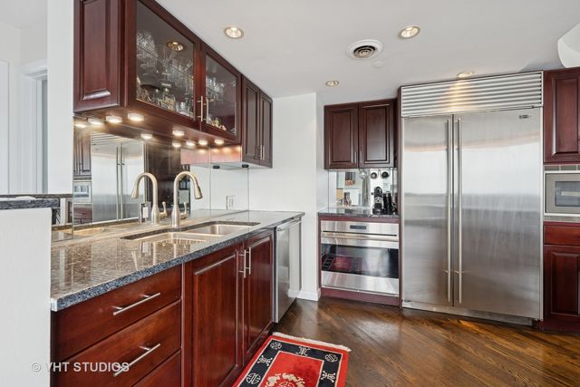 1122 N CLARK Street 3301-10, Chicago, IL 60610
