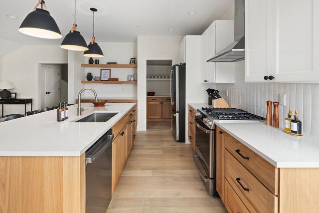 60-B Landing Circle 60-B, Stowe, VT 05672