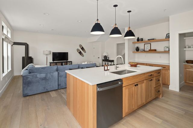 60-B Landing Circle 60-B, Stowe, VT 05672