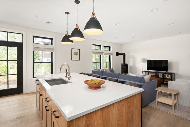 60-B Landing Circle 60-B, Stowe, VT 05672