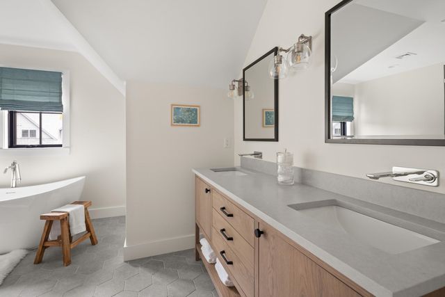 60-B Landing Circle 60-B, Stowe, VT 05672