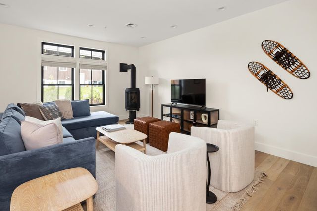 60-B Landing Circle 60-B, Stowe, VT 05672