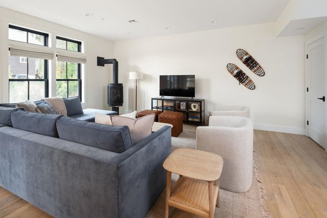 60-B Landing Circle 60-B, Stowe, VT 05672